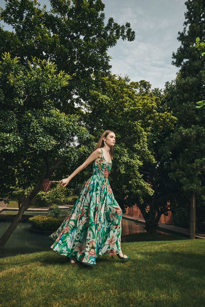 Garden party dress styled as a refined vacation dress
