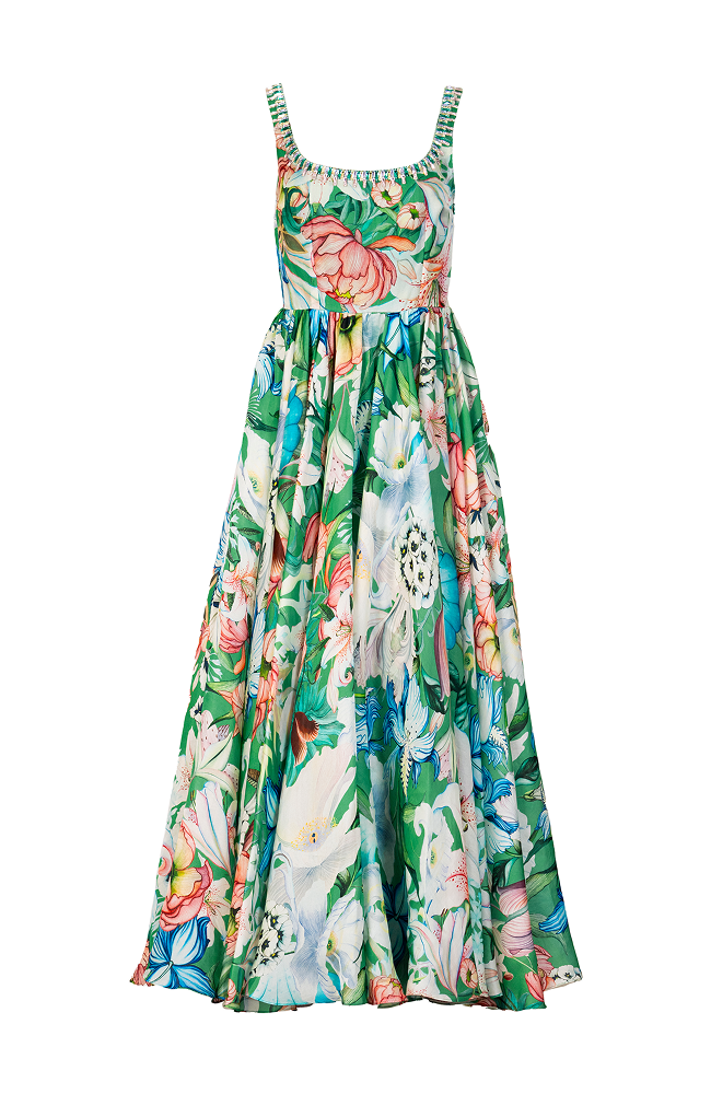 Wedding guest dress styled as a voluminous evening dress
