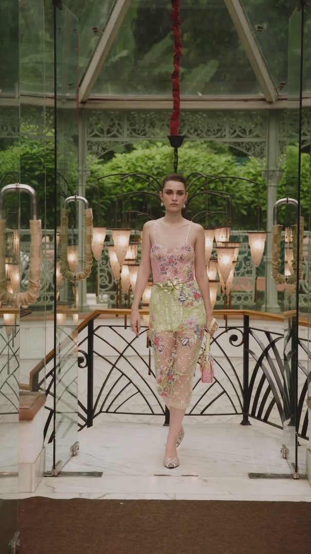 Blush Lily Embroidered Dress - L Fuori